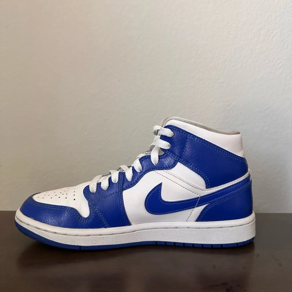 Nike Air Jordan 1‎ Mid BQ6472-104 2021 Women’s Size 7.5 Blue and White High-Tops